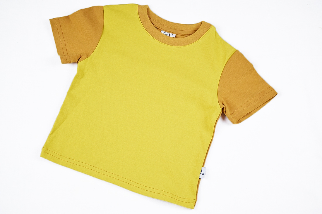 Camiseta infantil color block, de corta y algodón orgánico