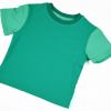 Camiseta infantil Emerald, de manga corta, hecha en punto de algodón con delantero color esmeralda y mangas y trasero color mint.