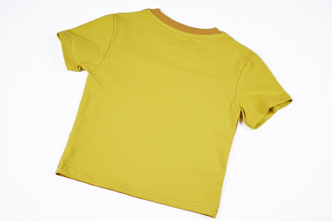 Camiseta infantil color block, de manga corta y algodón orgánico