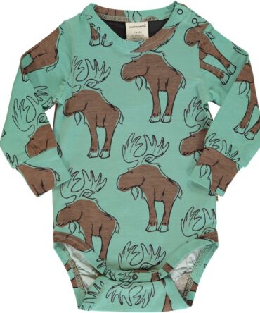 Body estampado de algodón orgánico, de bebé, de manga larga, con bonito estampado de alces sobre fondo verde. Es una prenda unisex.