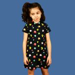 Vestido manga corta infantil, camisero y hecho en algodón orgánico, con estampado de comecocos. Hecho en España de manera sostenible.